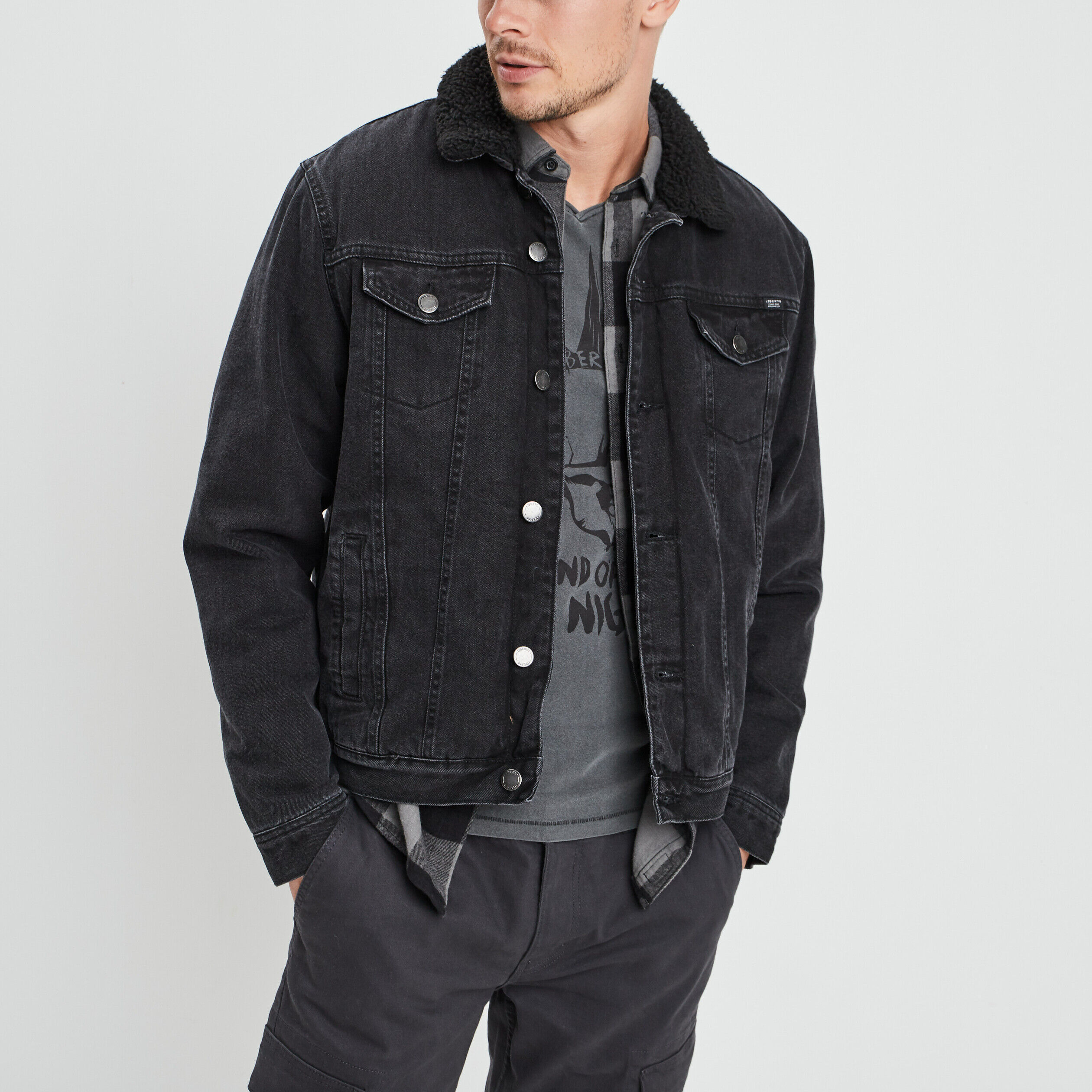 Veste en jean best sale noir homme pas cher