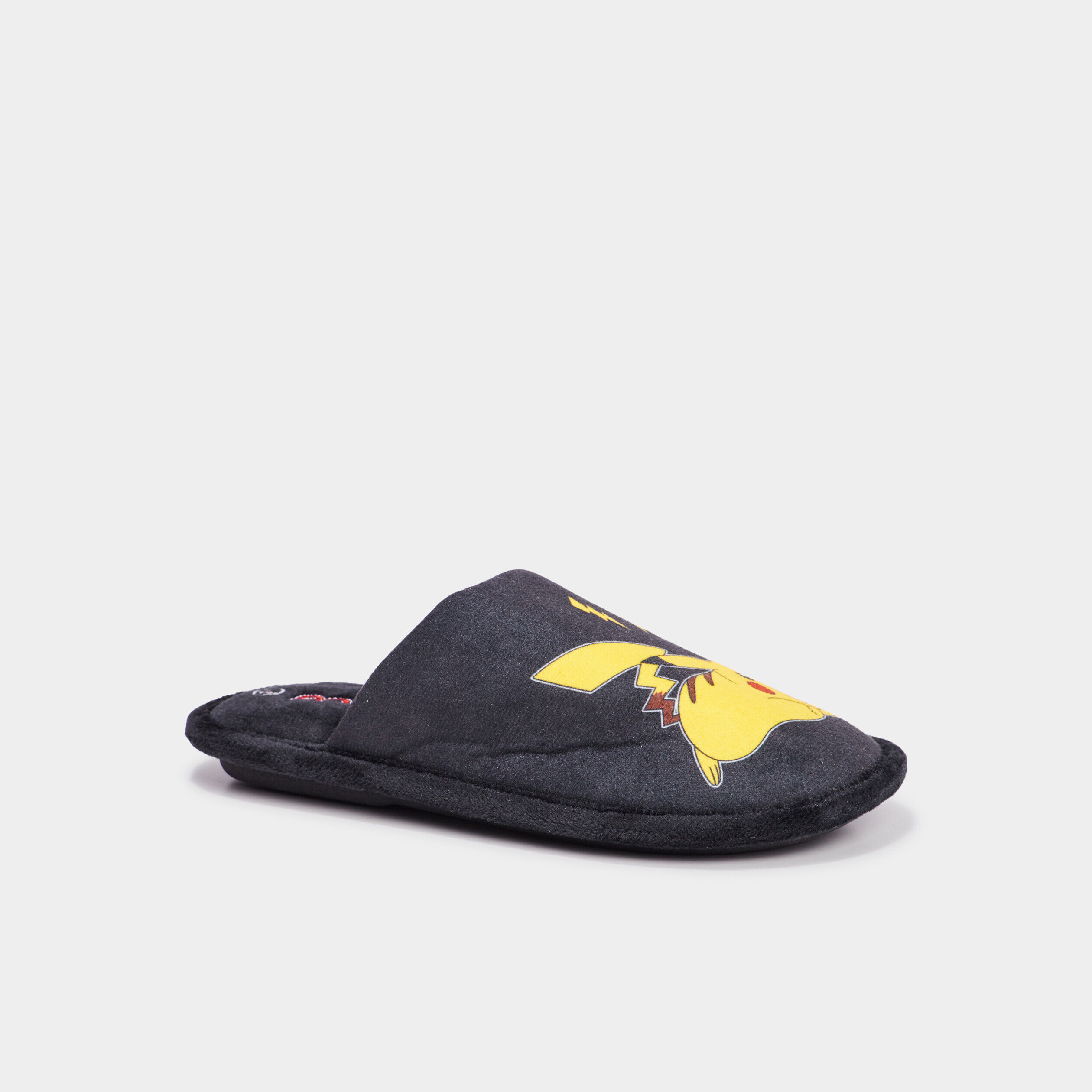 Chausson best sale pikachu homme