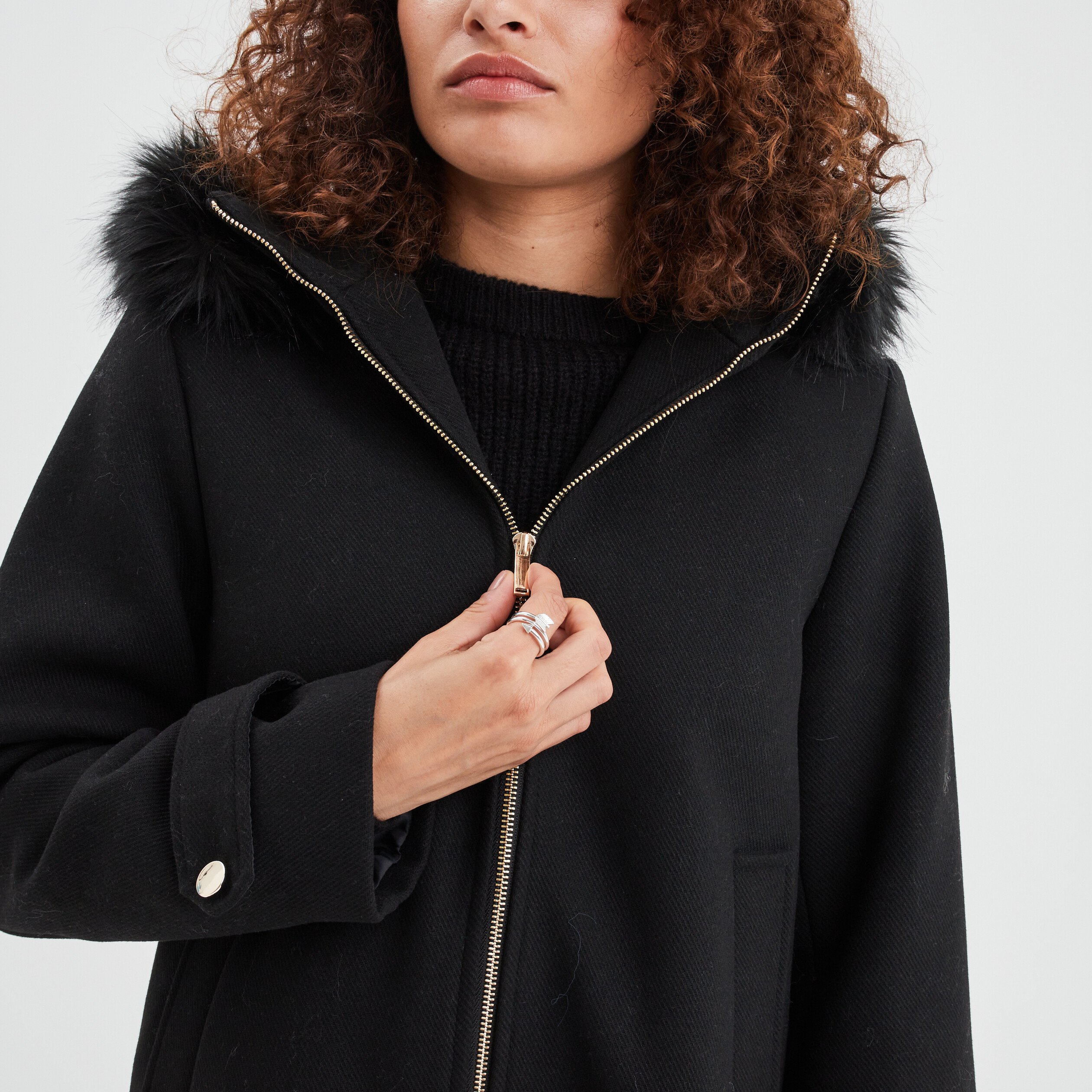 Manteau zippe capuche imitation fourrure noir femme La Halle