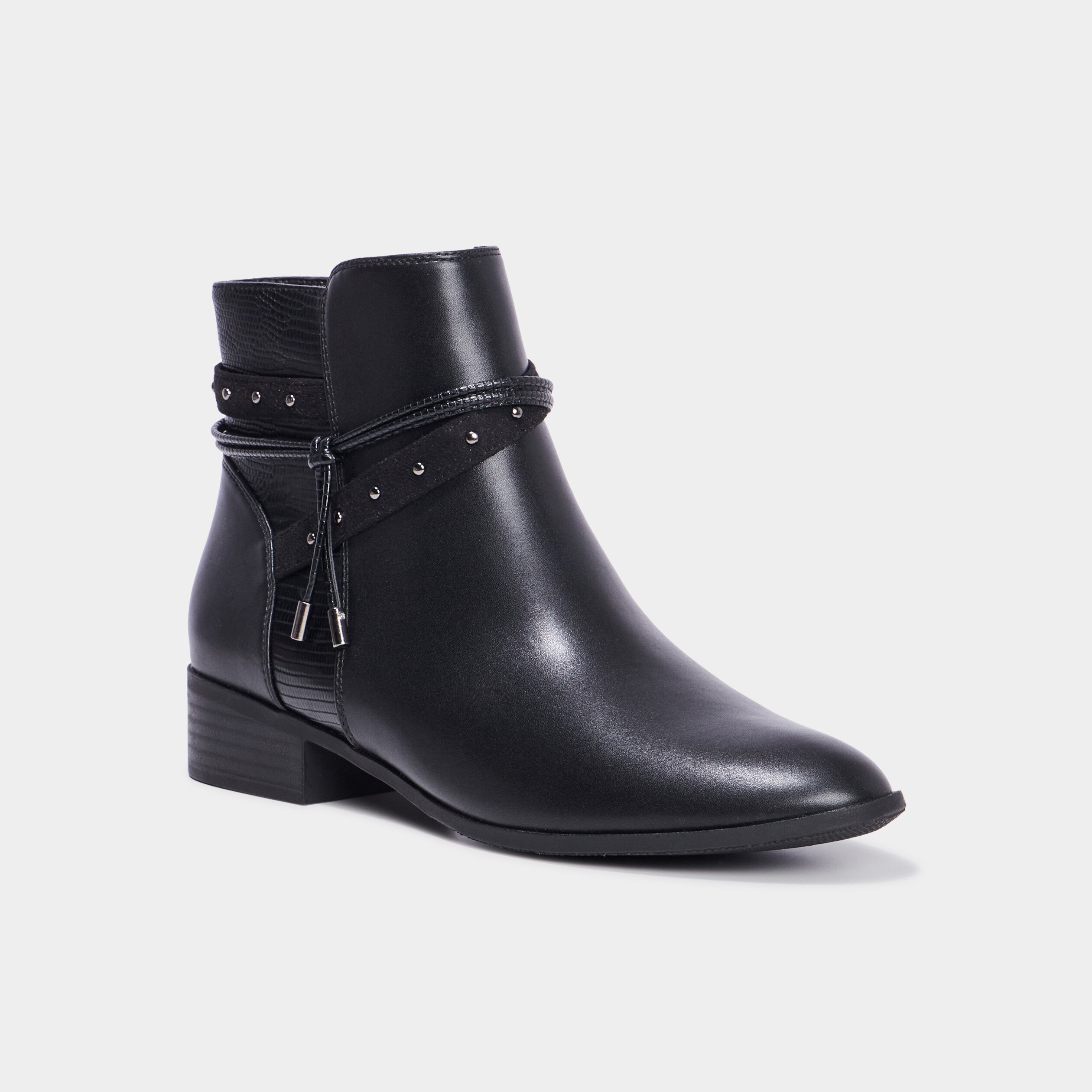 Bottines noires plates cloutées online