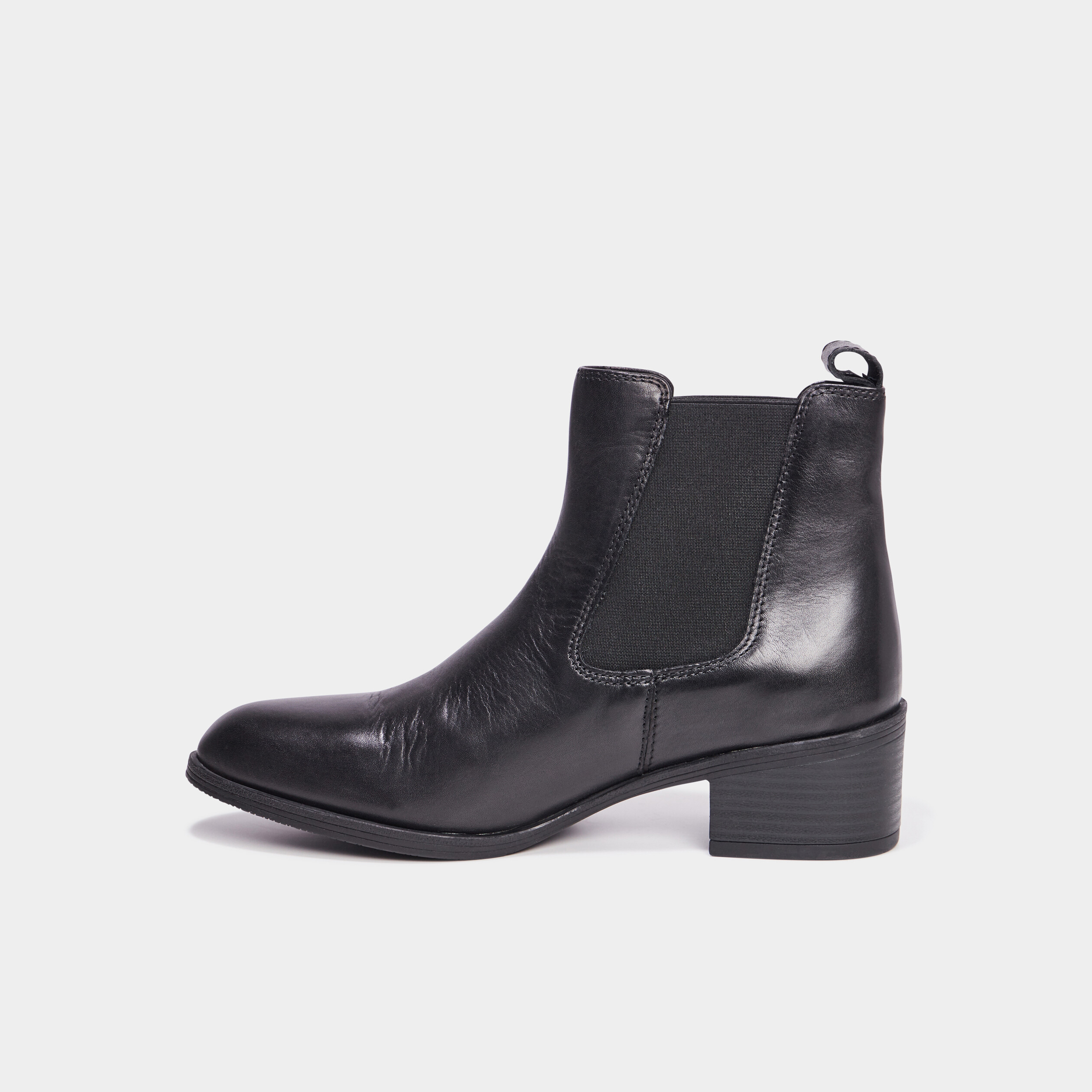 Bottines a talons en cuir noir femme