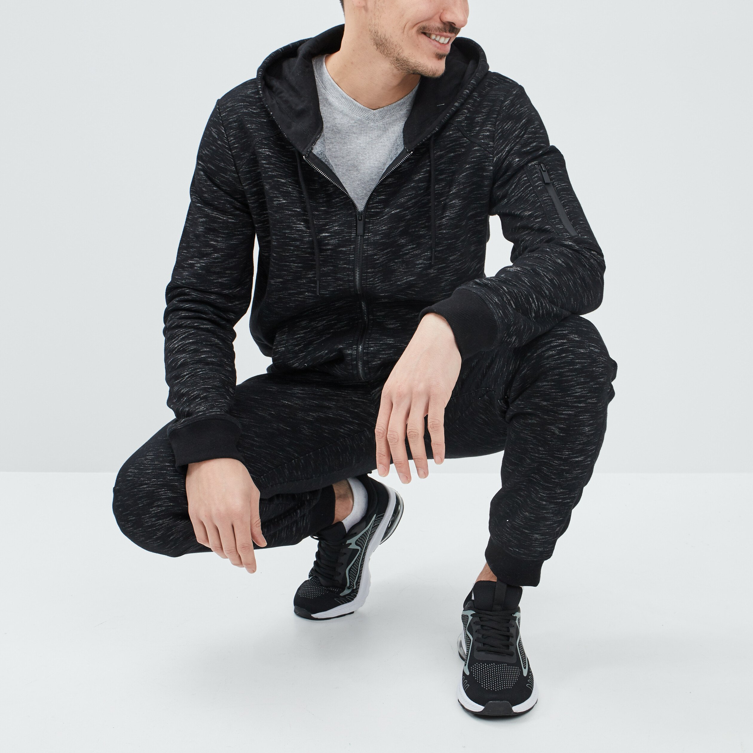 Sweat zippe a capuche noir homme