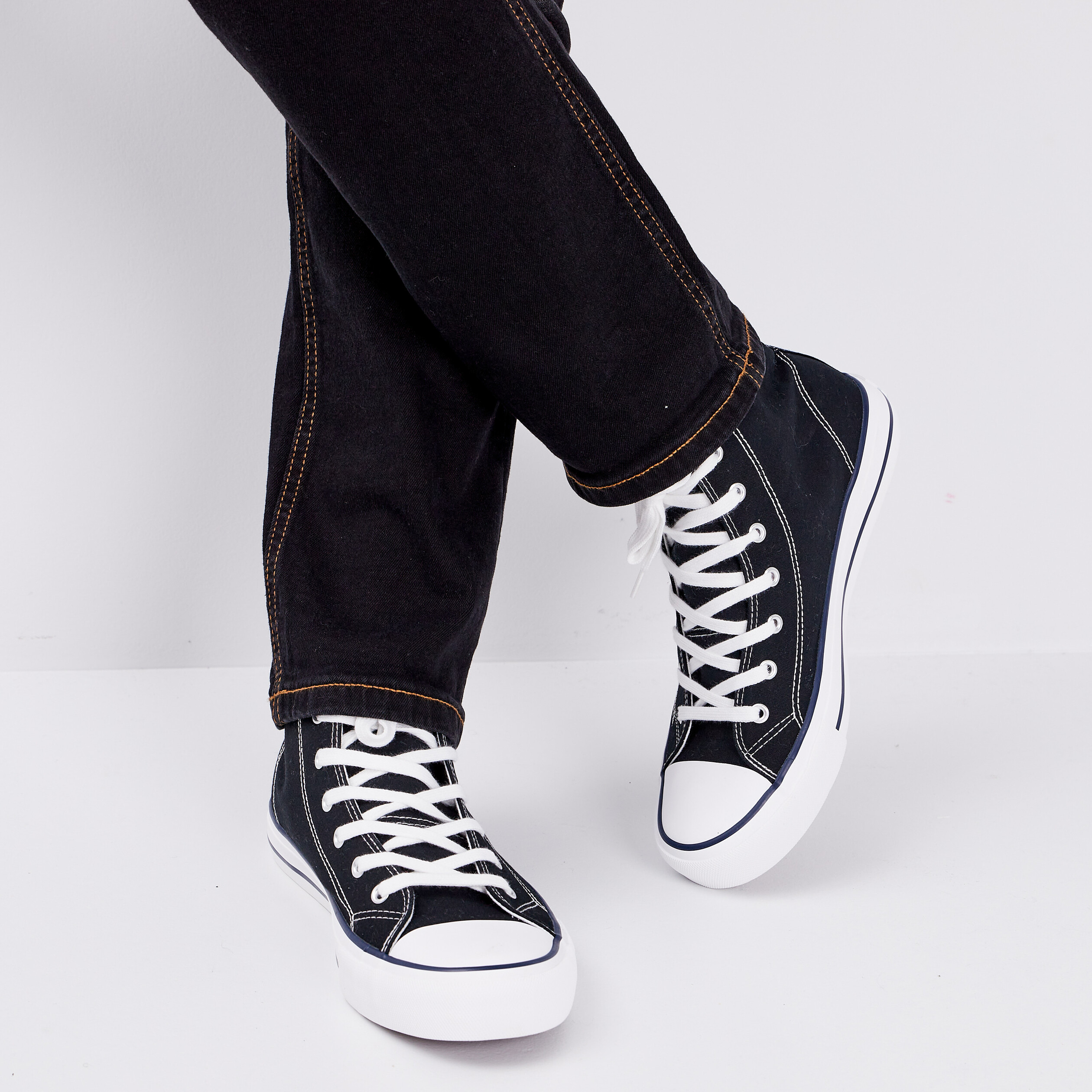 Baskets a lacets montantes en toile noir homme