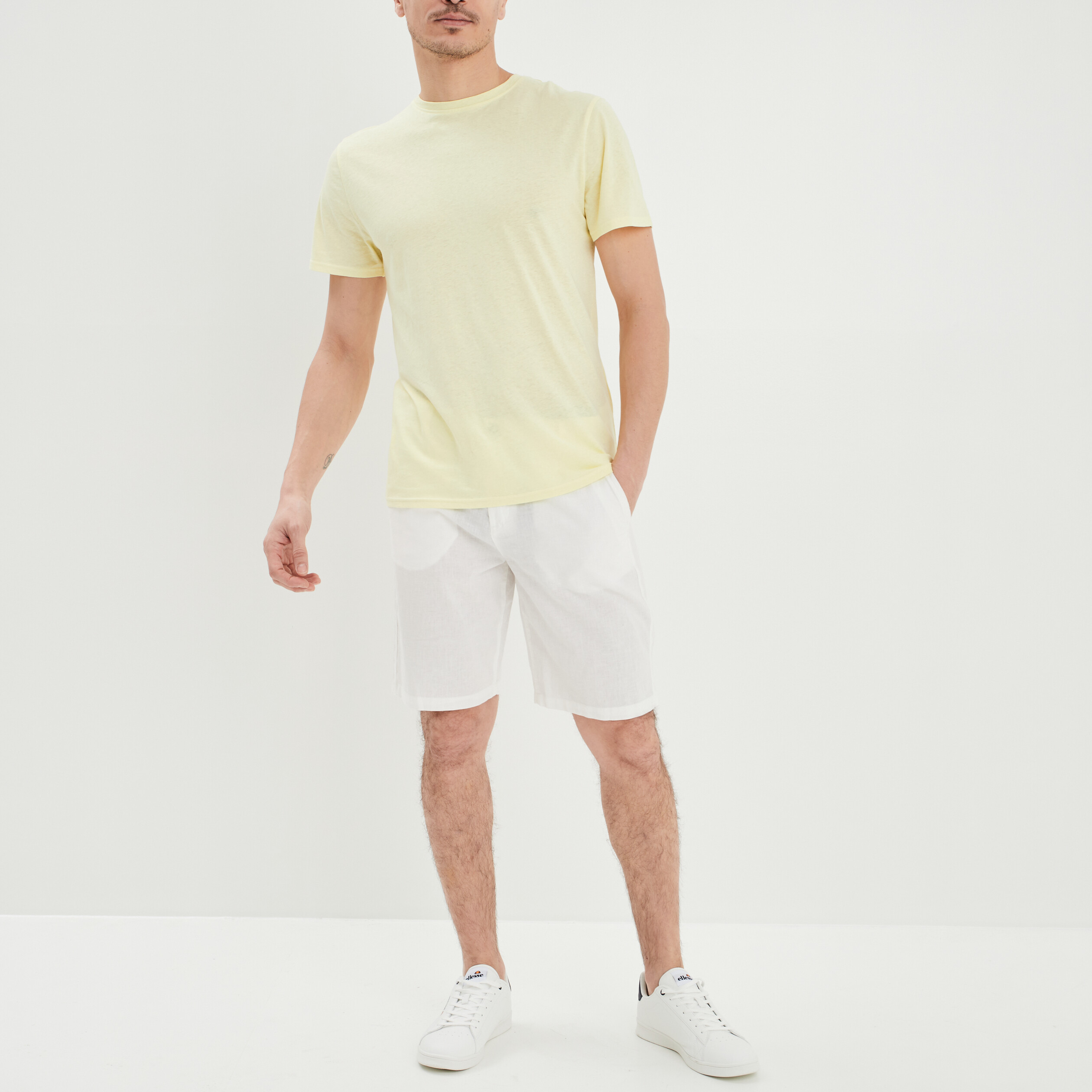 T-shirt manches courtes en mélange lin jaune clair homme