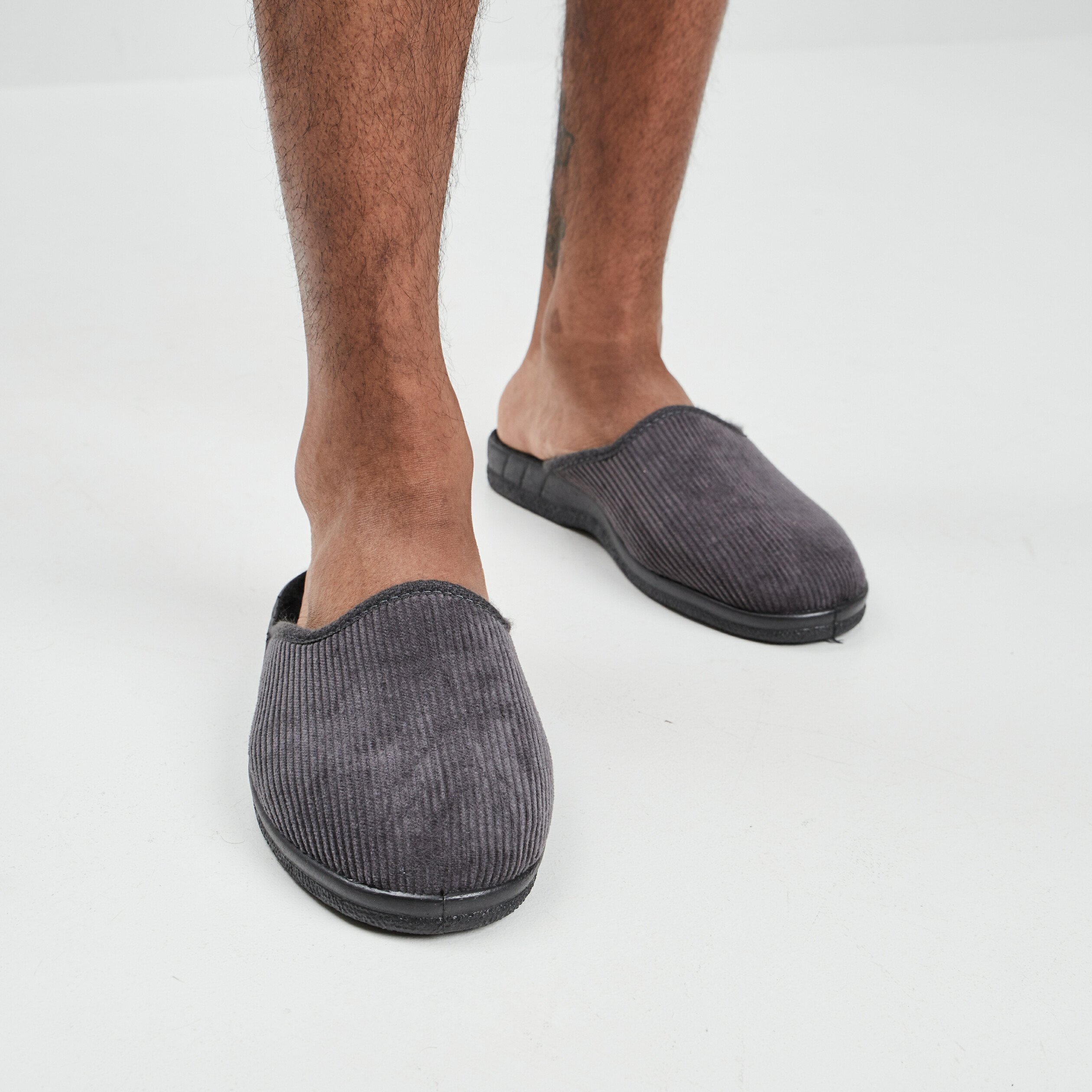 Chaussons mules velours gris homme