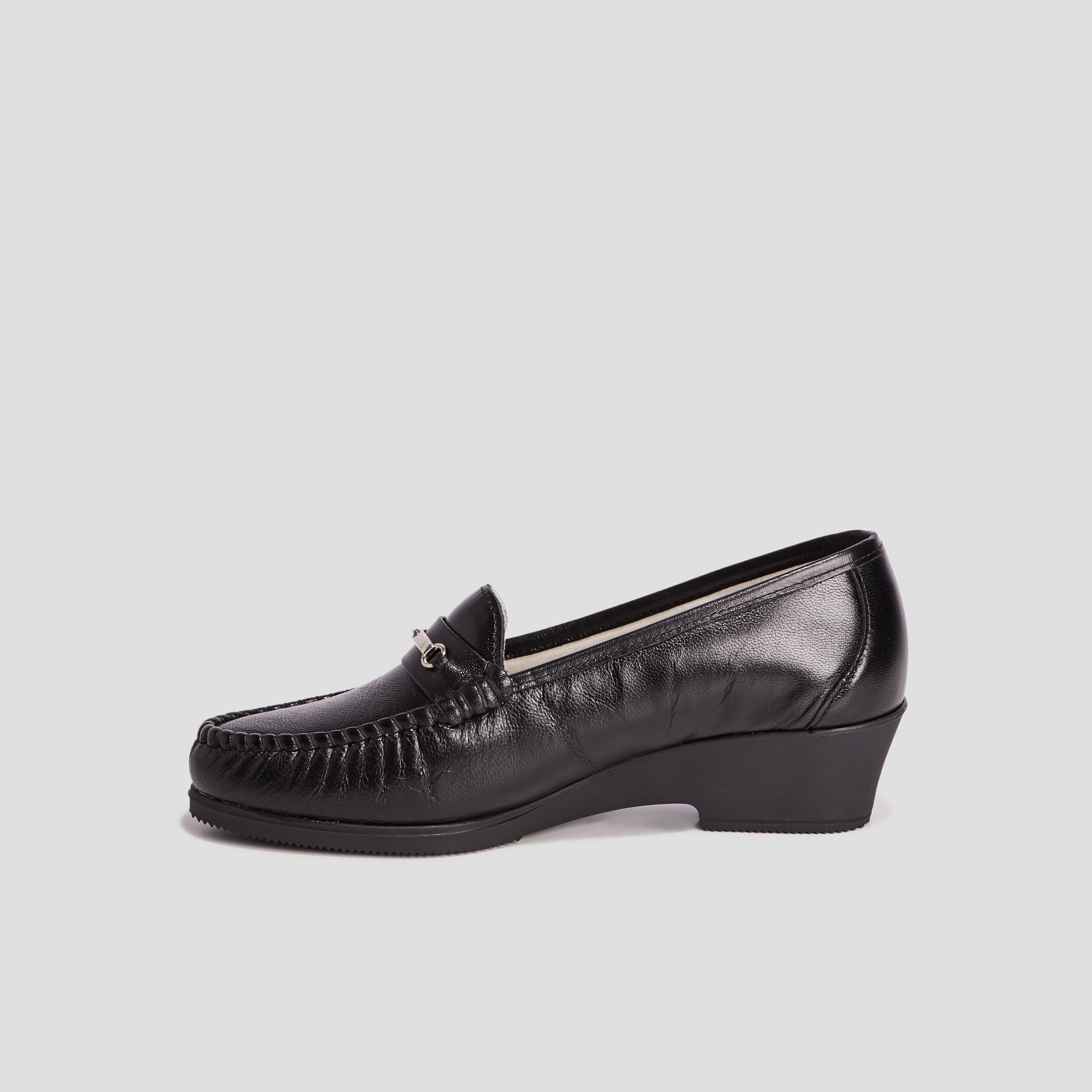 Mocassins en cuir compenses pied large noir femme