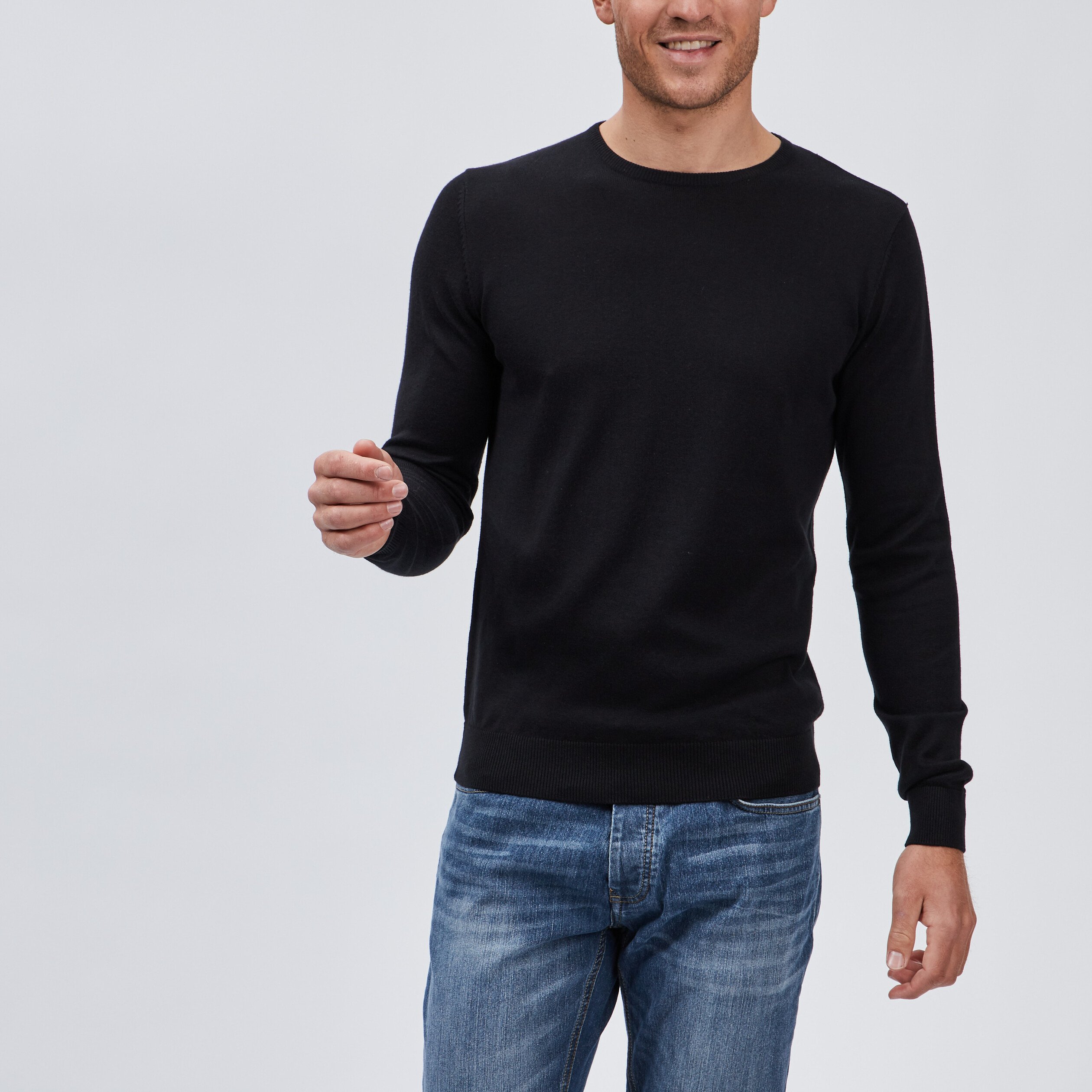 Pull droit col rond en coton noir homme