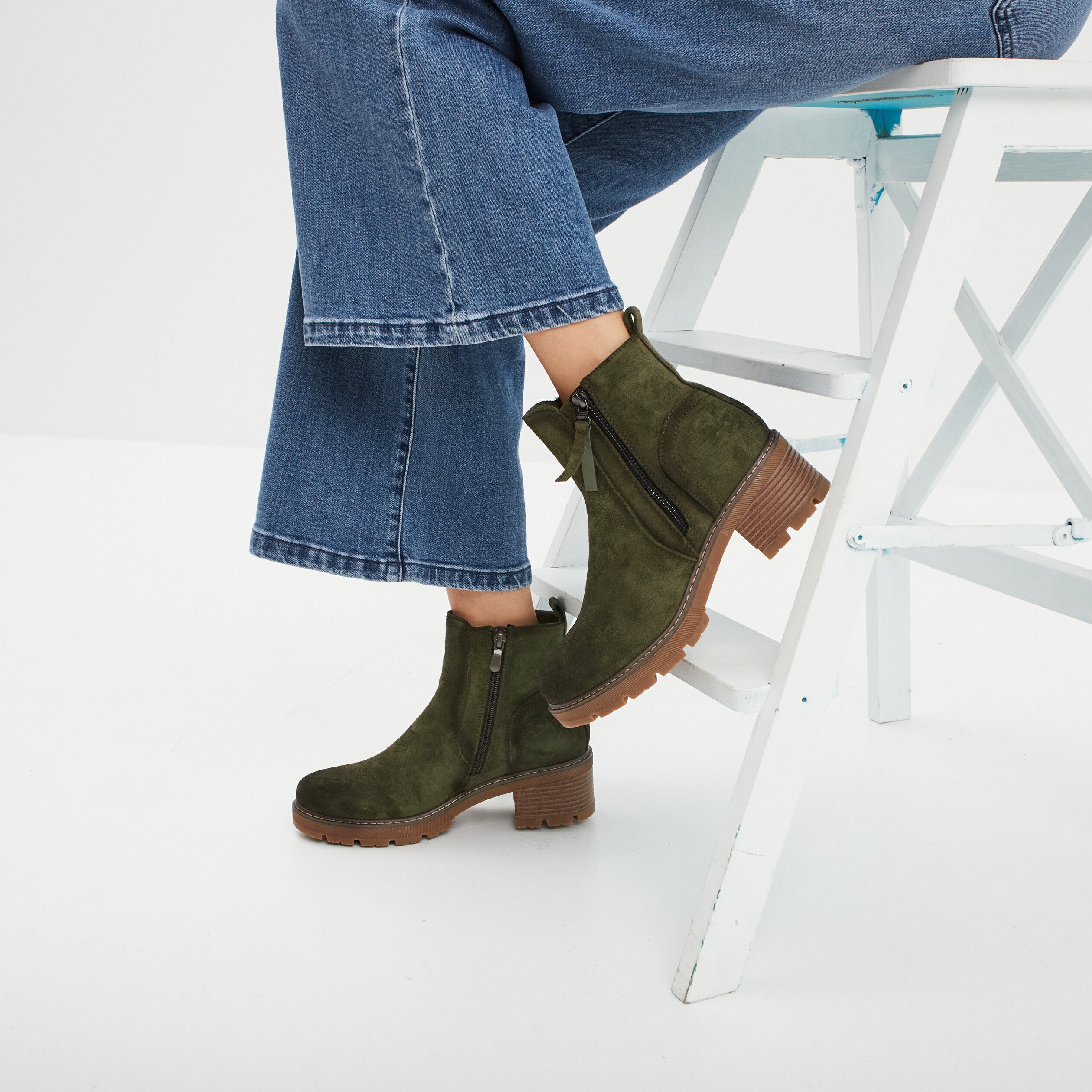 Bottines a talons effet daim zippees vert kaki femme