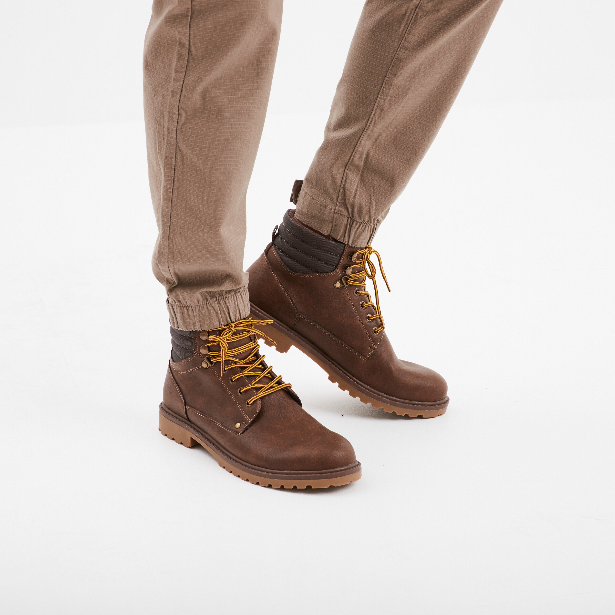 Bottines crantees a lacets Trappeur marron homme